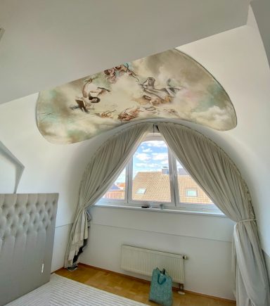 Anbringung an der Gewölbedecke